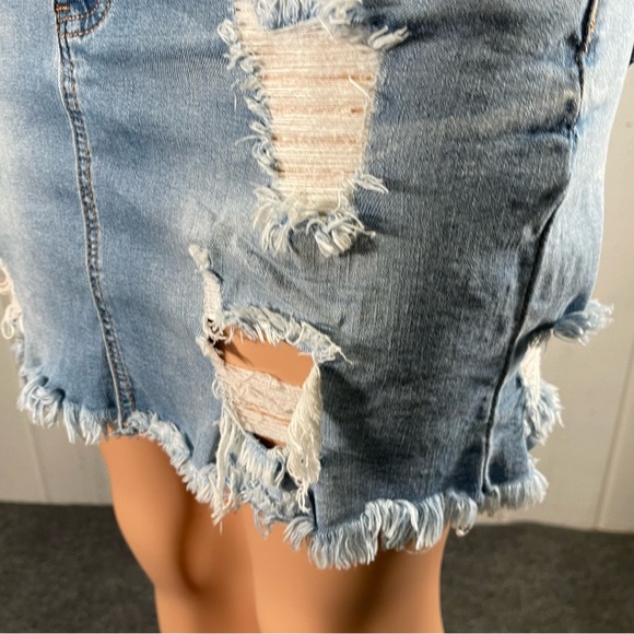 * Forever 21 Women's  Distressed Ripped Denim Mini Skirt Sz 30 - Picture 8 of 17